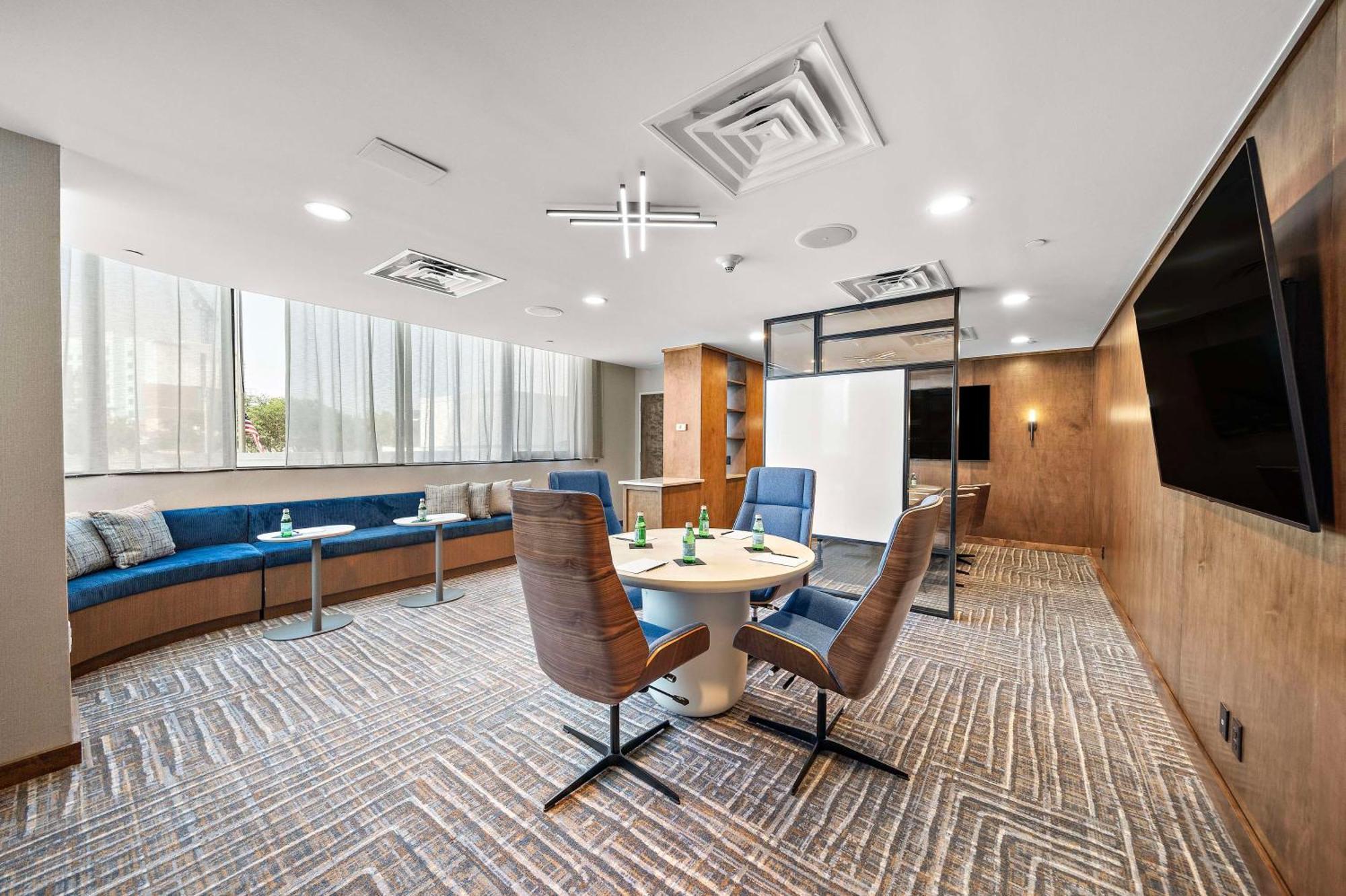 Hilton College Station & Conference Center Hotel Bagian luar foto
